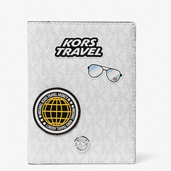 Michael Kors Travel White Passport Holder - Picture 1 of 2